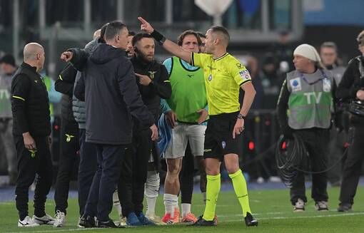 Удаление в матче Лацио - Милан за протесты тренера. Какое наказание ему грозит?