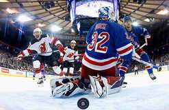 НХЛ: Рейнджерс пропустили 6 голов от Нью-Джерси, Каролина обыграла Питтсбург