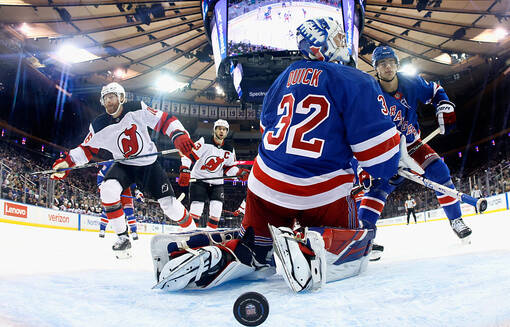 НХЛ: Рейнджерс пропустили 6 голов от Нью-Джерси, Каролина обыграла Питтсбург