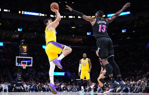 НБА: Лейкерс одержали победу над Майами, Юта без Михайлюка разгромила Милуоки