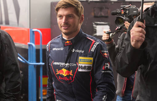 Ферстаппен занял поул-позицию в гонке на Нюрбургринге Ферстаппен занял поул-позицию в гонке на Нюрбургринге