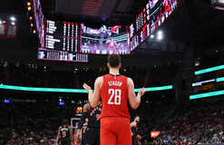 Центровой Хьюстона набрал дабл-дабл и сравнялся с Каримом Абдул-Джаббаром Центровой Хьюстона набрал дабл-дабл и сравнялся с Каримом Абдул-Джаббаром