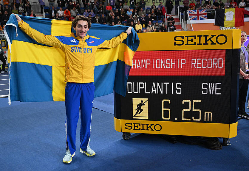 Дюплантис с новым рекордом четвертый раз подряд стал чемпионом мира Дюплантис с новым рекордом четвертый раз подряд стал чемпионом мира