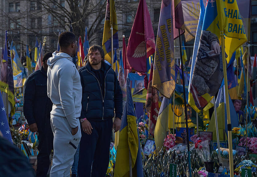 "Очень ценю, что он приехал": Усик объяснил, почему пригласил Джошуа в Украину