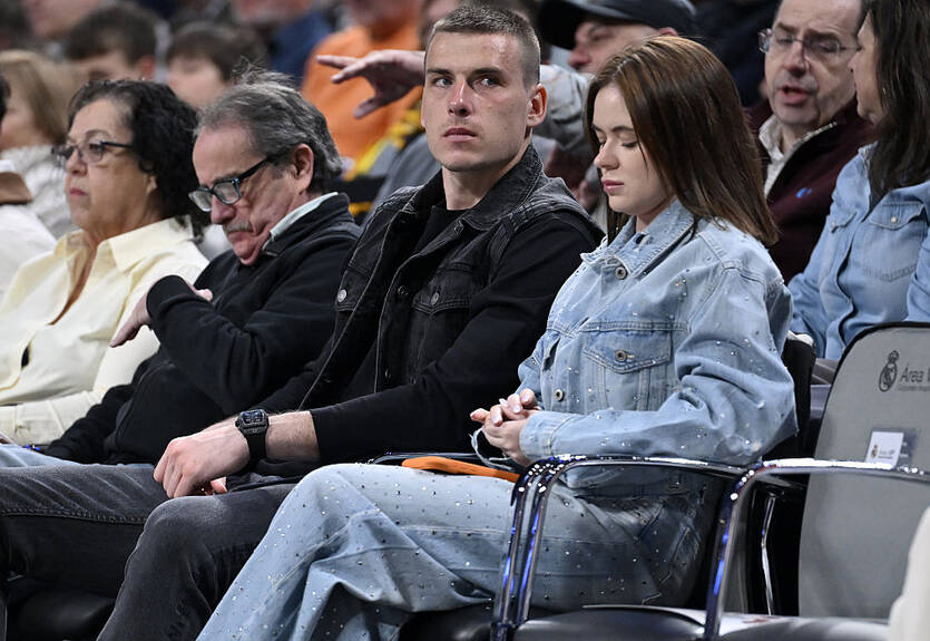 Лунін відвідав баскетбольний матч замість перегляду поєдинку збірної України