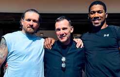 Шевченко відвідав тренувальний табір Усика та Джошуа