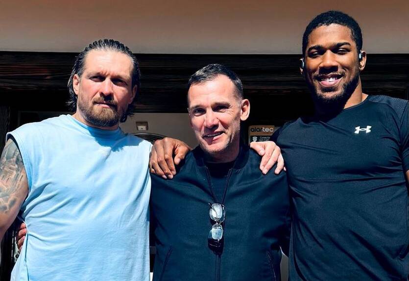 Шевченко посетил тренировочный лагерь Усика и Джошуа