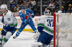 НХЛ: Колорадо и Ванкувер забросили 14 шайб на двоих, Лос-Анджелес обыграл Сент-Луис