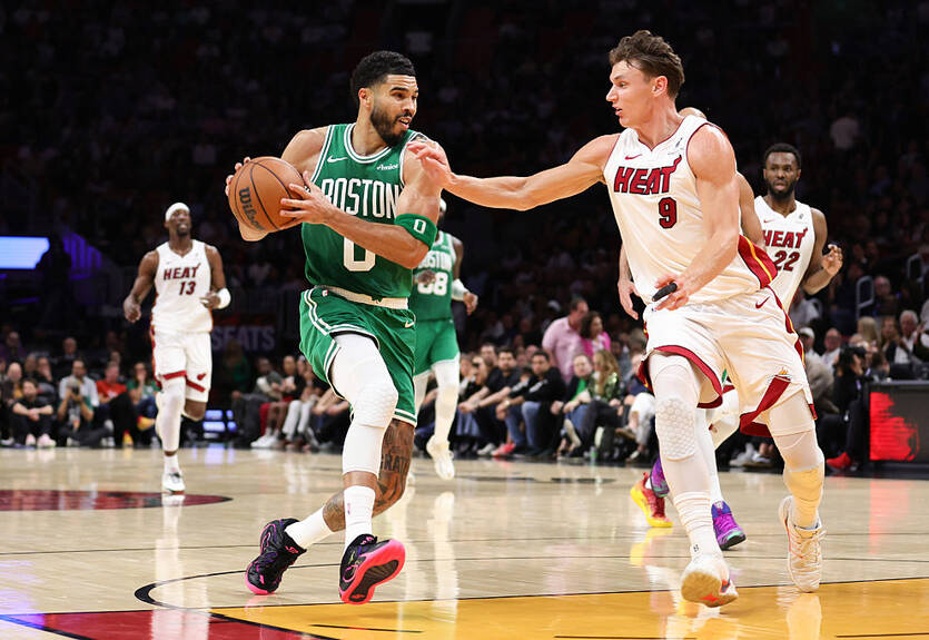 НБА: Бостон с Шульгой победил Майами, Юта без Михайлюка уступила Денверу