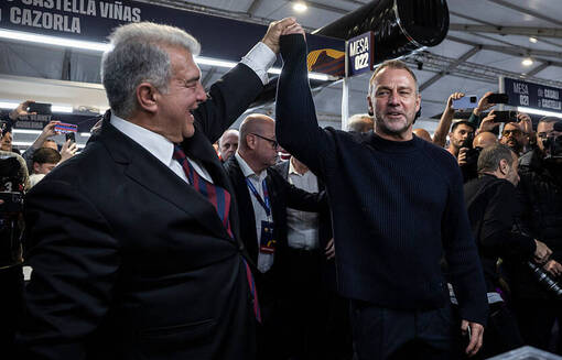 Барселона отсрочила продление контракта с главным тренером