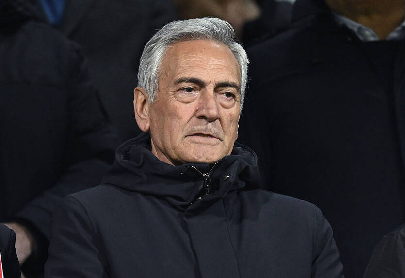 Президент Італійської федерації футболу подав у відставку