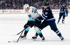 НХЛ: Вінніпег закинув 6 шайб, Сан-Хосе обіграв Чикаго