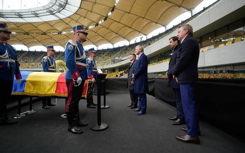 Руководство Шахтера почтило память Мирчи Луческу / ФК Шахтер Донецк