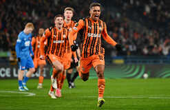 Тройной удар под конец: Шахтер разгромил АЗ в Лиге конференций - видео матча