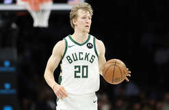 Игрок Бакс обновил рекорд по точным трёхочковым