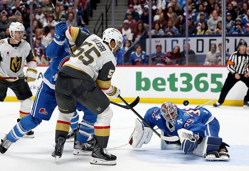 НХЛ: Тампа обіграла Бостон, Колорадо поступився Вегасу, перемоги Оттави, Кароліни та Далласа