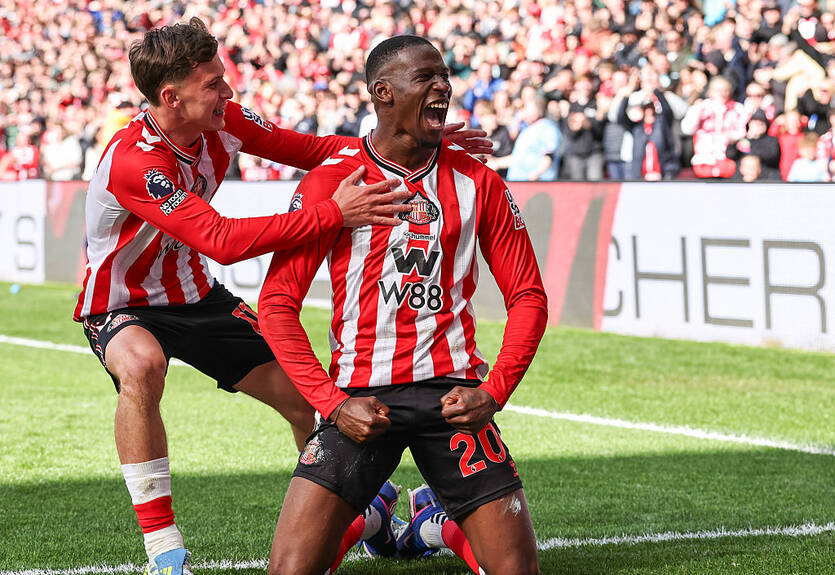 Сандерленд не позволил Тоттенхэму покинуть зону вылета