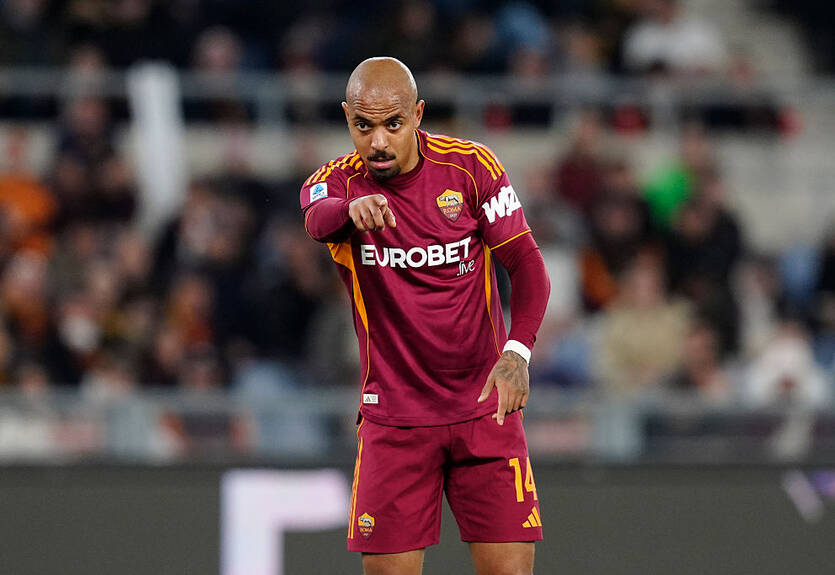 Рома собирается выкупить арендованного конкурента Довбика