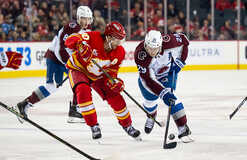 НХЛ: Колорадо одолел Калгари, Бостон обыграл Нью-Джерси, победы Каролины и Миннесоты НХЛ: Колорадо одолел Калгари, Бостон обыграл Нью-Джерси, победы Каролины и Миннесоты