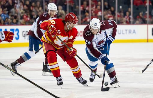 НХЛ: Колорадо одолел Калгари, Бостон обыграл Нью-Джерси, победы Каролины и Миннесоты