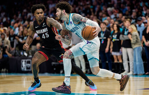 НБА: Шарлотт победил Майами в плей-ин, Портленд вышел в плей-офф, одолев Финикс НБА: Шарлотт победил Майами в плей-ин, Портленд вышел в плей-офф, одолев Финикс