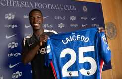 Челси продлил контракт с ключевым полузащитником