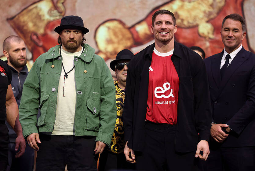 Олександр Усик і Ріко Верховен / Getty Images