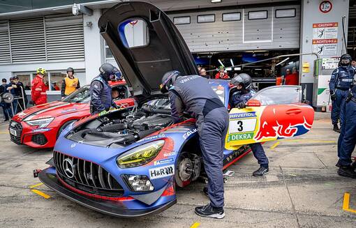 Ферстаппен упустил победу на Нюрбургринге