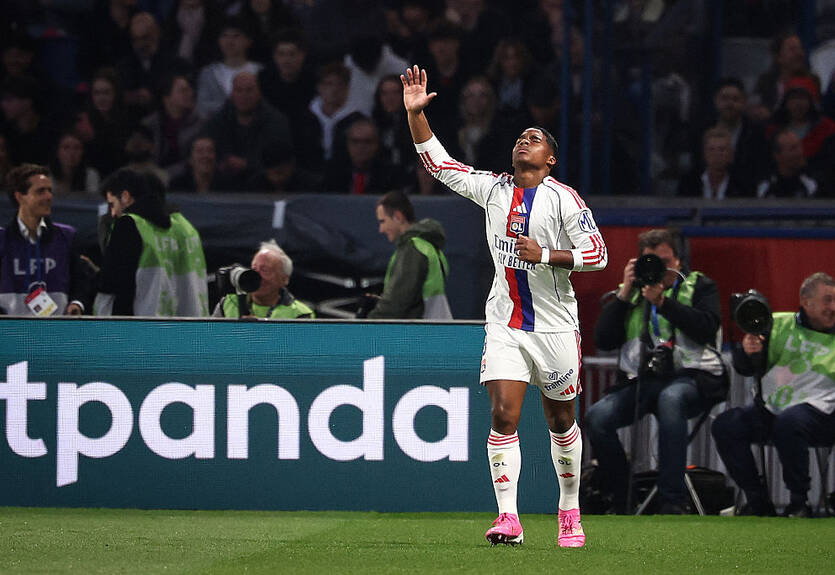 Лион без Яремчука победил в украинском дерби