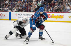 Плей-офф НХЛ: Колорадо одолел Лос-Анджелес, Бостон уступил Баффало, победы Монреаля и Вегаса