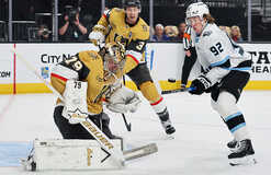 Плей-офф НХЛ: Бостон обыграл Баффало, Вегас уступил Юте