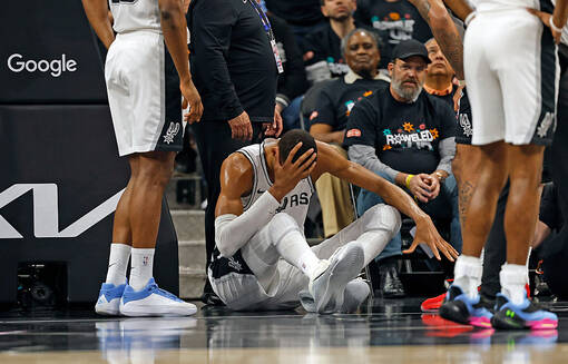 Сан-Антонио уступил Портленду и потерял своего лидера