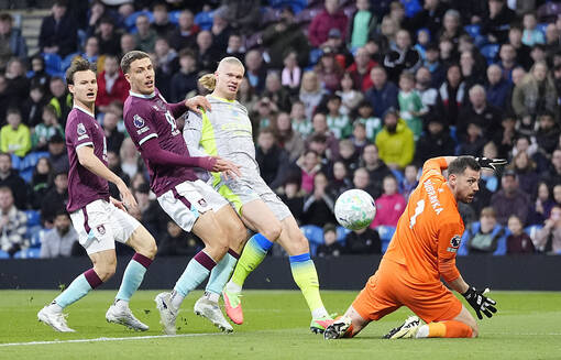 Манчестер Сити возглавил таблицу АПЛ, а Бернли отправил в Чемпионшип