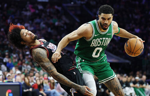 Плей-оф НБА: Бостон із Шульгою розгромив Філадельфію, Лейкерс поступилися Х'юстону