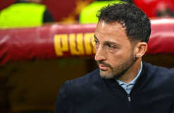 Фенербхаче уволил главного тренера после поражения в дерби