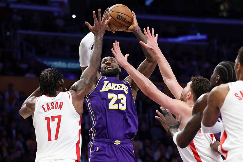 Лейкерс поступилися Х'юстону / Getty Images