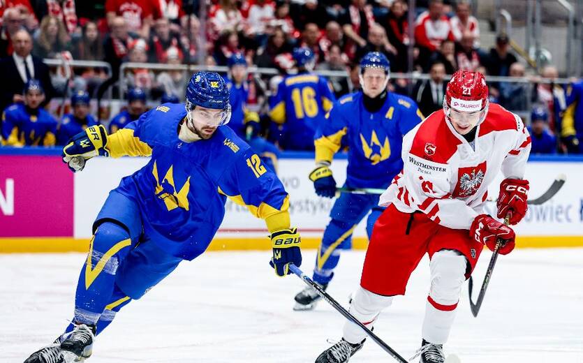Украина проиграла Польше / iihf.com