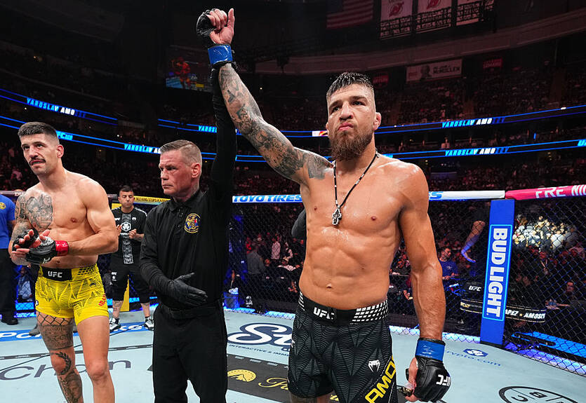 Ярослав Амосов выиграл второй бой в UFC