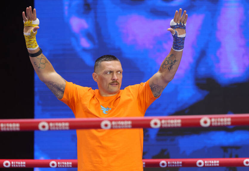 Усик объявил о завершении подготовки к бою с Верховеном