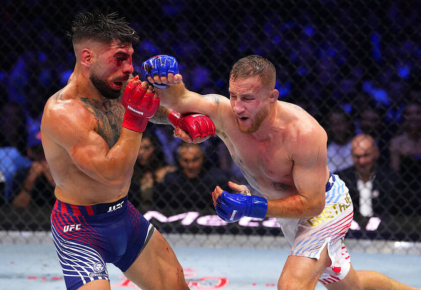 Гэтжи избил Топурию на UFC в Белом доме и стал новым обладателем титула в легком весе