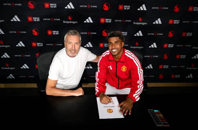 Андрей Сантос / manutd.com