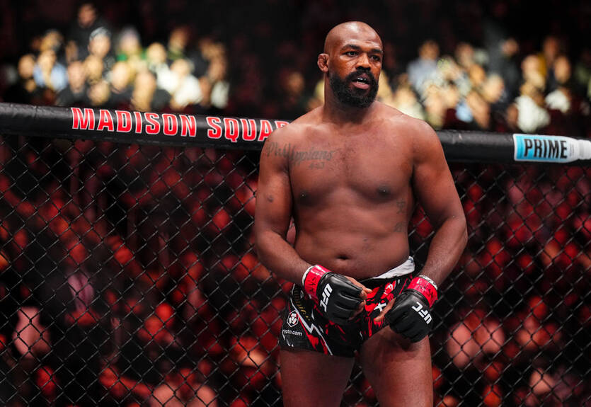 Экс-чемпион UFC ответил, готов ли провести бой с Усиком