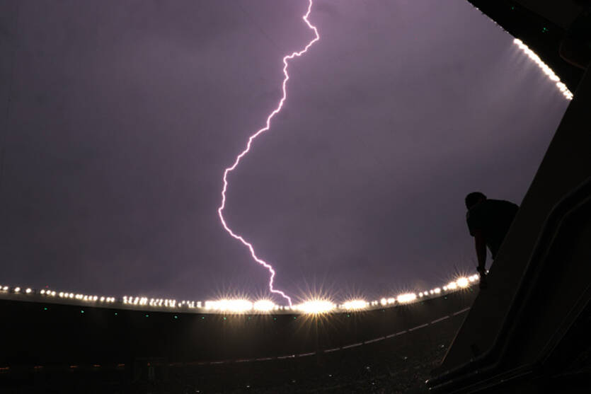 Гроза на стадионе / Getty Images