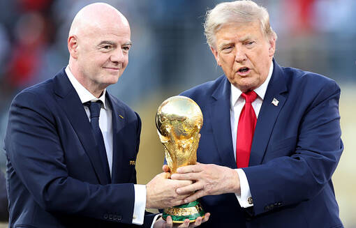 МОК отказался расследовать связи Инфантино с Трампом