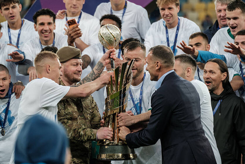 Игроки ФК Динамо Киев празднуют победу после финального матча Кубка Украины 20 мая 2026 года / Getty Images