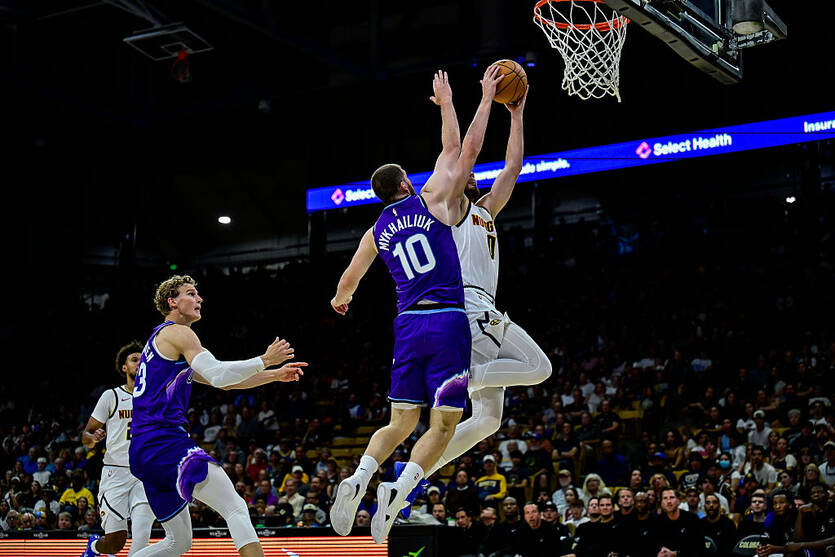 Святослав Михайлюк против Denver Nuggets / Getty Images