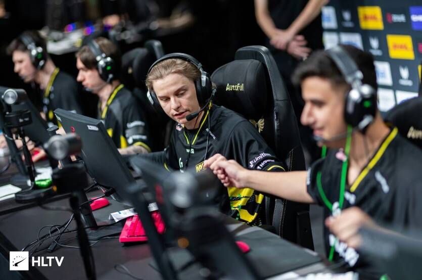 NaVi обыграли 9z / HLTV