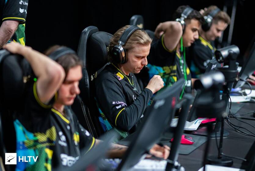 NaVi проиграли Falcons / HLTV