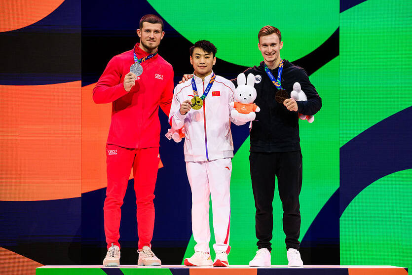 Ковтун на одном пъедестале с россиянином / Getty Images