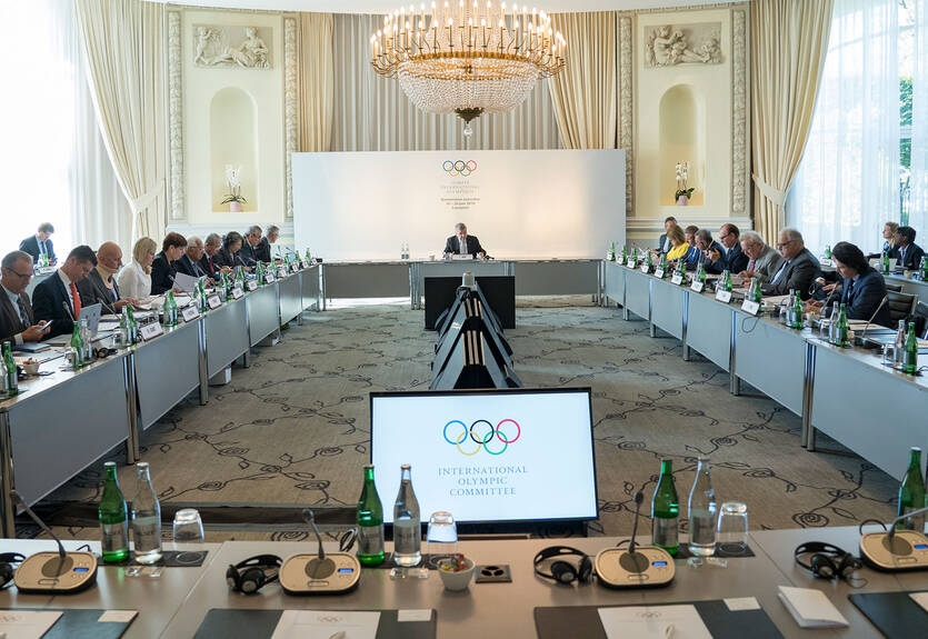 МОК лишил чемпионаты мира по боксу в России статуса лицензионных на Олимпиаду